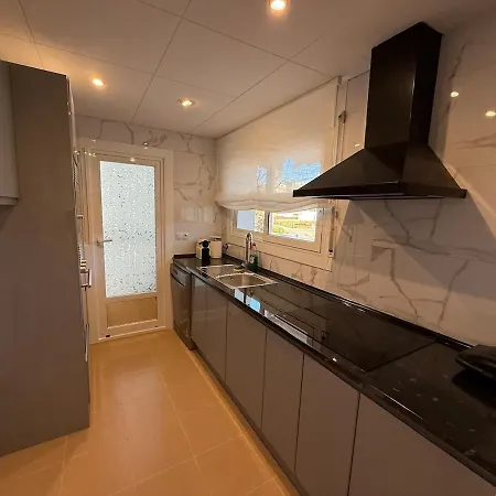 Coastal Retreat Just Steps From The Appartement *