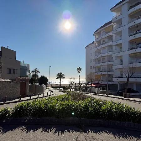 Appartement Coastal Retreat Just Steps From The