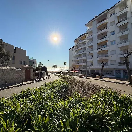 Appartement Coastal Retreat Just Steps From The