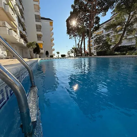 Lejlighed Coastal Retreat Just Steps From The