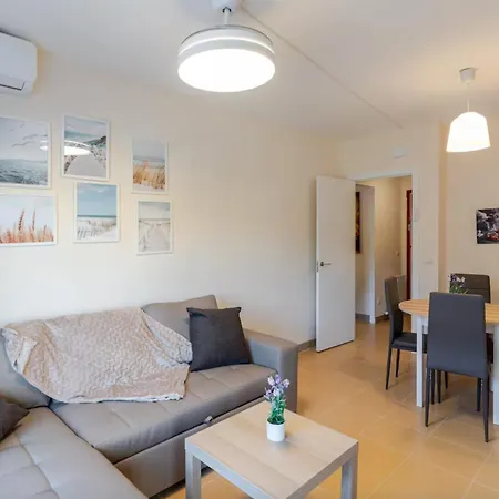 Coastal Retreat Just Steps From The Lejlighed *