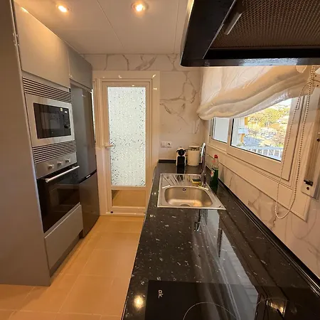 شقة Coastal Retreat Just Steps From The