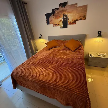 Coastal Retreat Just Steps From The * 료렛 드 마르