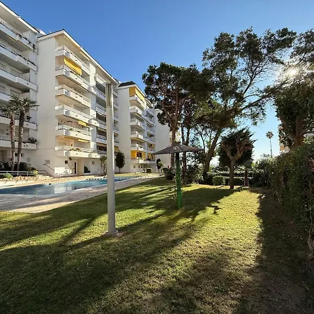 Coastal Retreat Just Steps From The * 료렛 드 마르