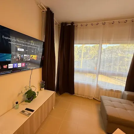 Coastal Retreat Just Steps From The 아파트 료렛 드 마르