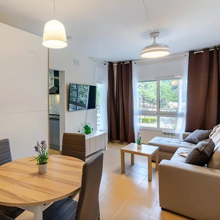 Coastal Retreat Just Steps From The 아파트 료렛 드 마르