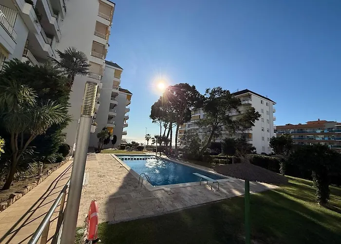 Coastal Retreat Just Steps From The 公寓