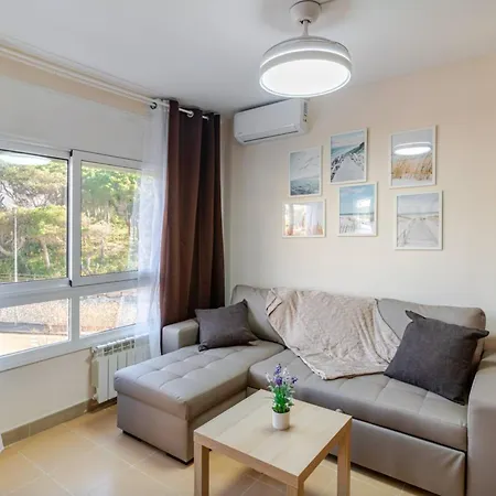 Coastal Retreat Just Steps From The リョレート・デ・マル